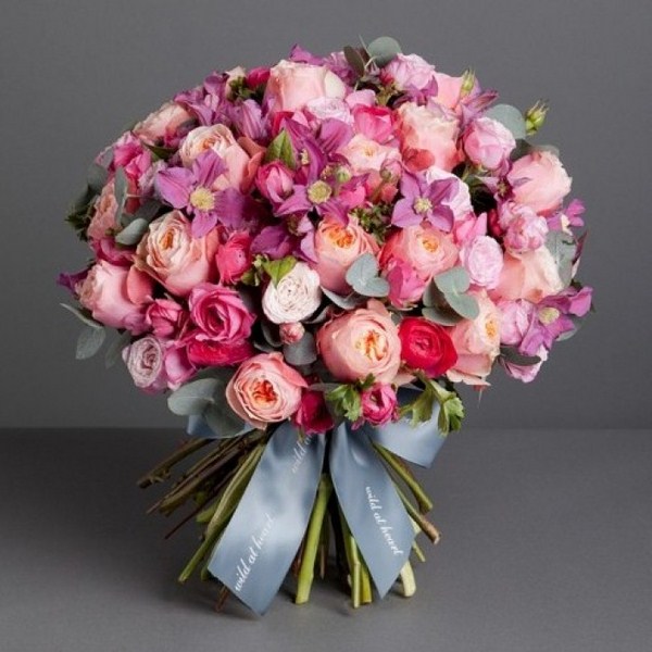 Les bouquets de fleurs les plus en vogue 2025-2026, photos, tendances florales
