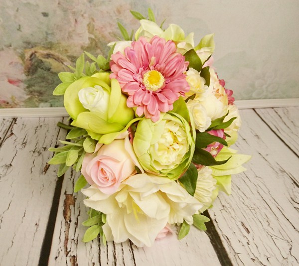 Les bouquets de fleurs les plus en vogue 2025-2026, photos, tendances florales