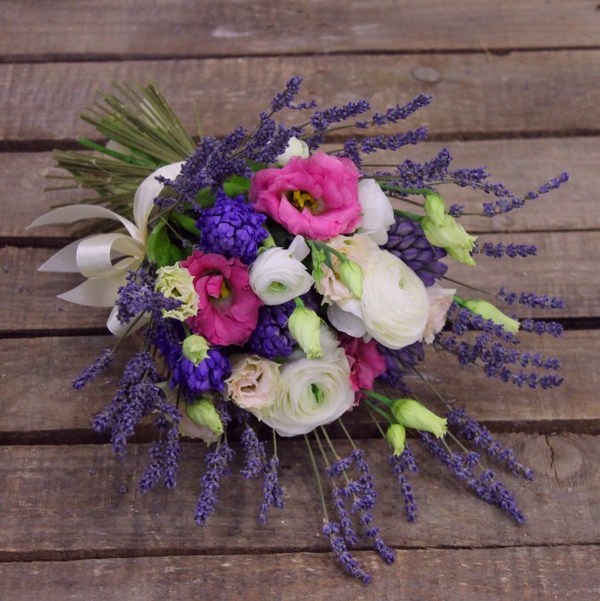 Les bouquets de fleurs les plus en vogue 2025-2026, photos, tendances florales