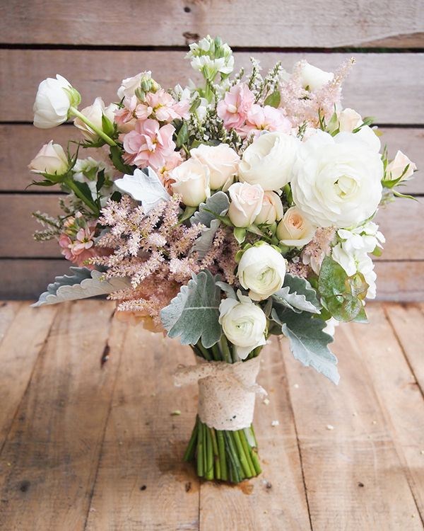 Les bouquets de fleurs les plus en vogue 2025-2026, photos, tendances florales
