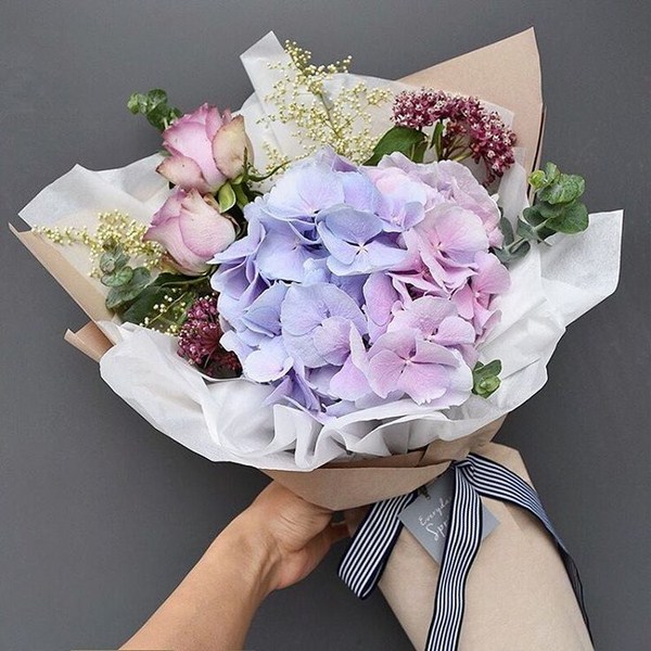 Les bouquets de fleurs les plus en vogue 2025-2026, photos, tendances florales