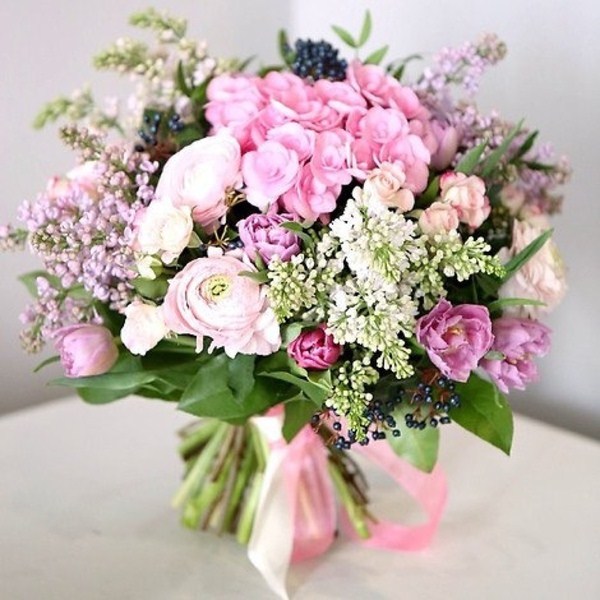 Les bouquets de fleurs les plus en vogue 2025-2026, photos, tendances florales