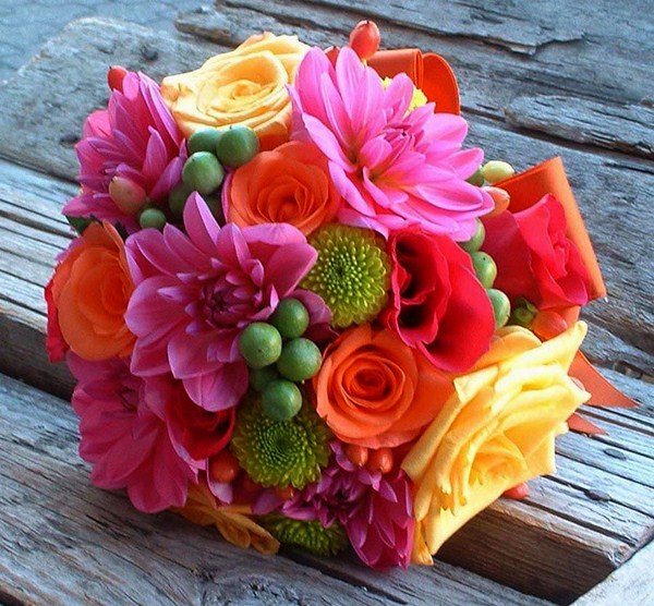 Les bouquets de fleurs les plus en vogue 2025-2026, photos, tendances florales
