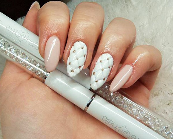 Manucure pour ongles pointus 2025-2026: photos, idées, nouveautés