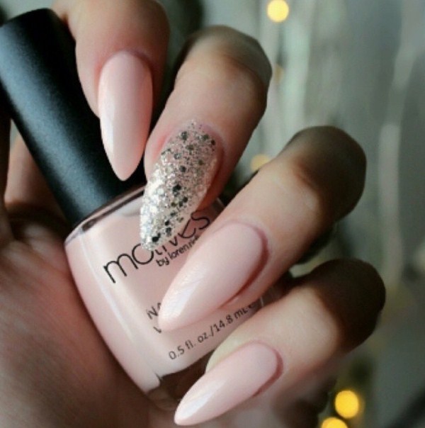 Manucure pour ongles pointus 2025-2026: photos, idées, nouveautés