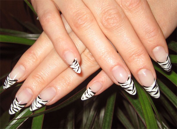 Manucure pour ongles pointus 2025-2026: photos, idées, nouveautés