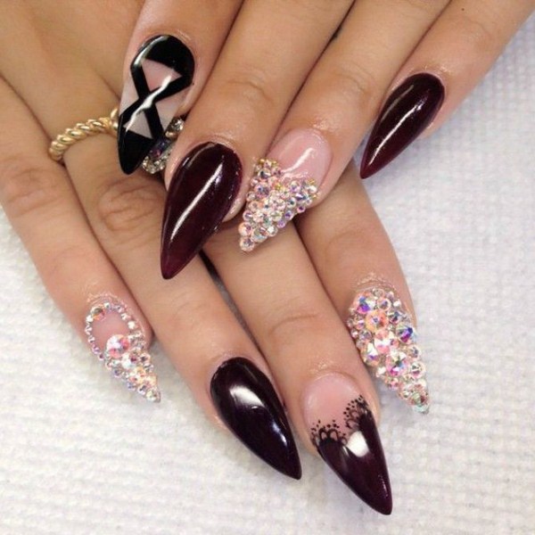 Manucure pour ongles pointus 2025-2026: photos, idées, nouveautés