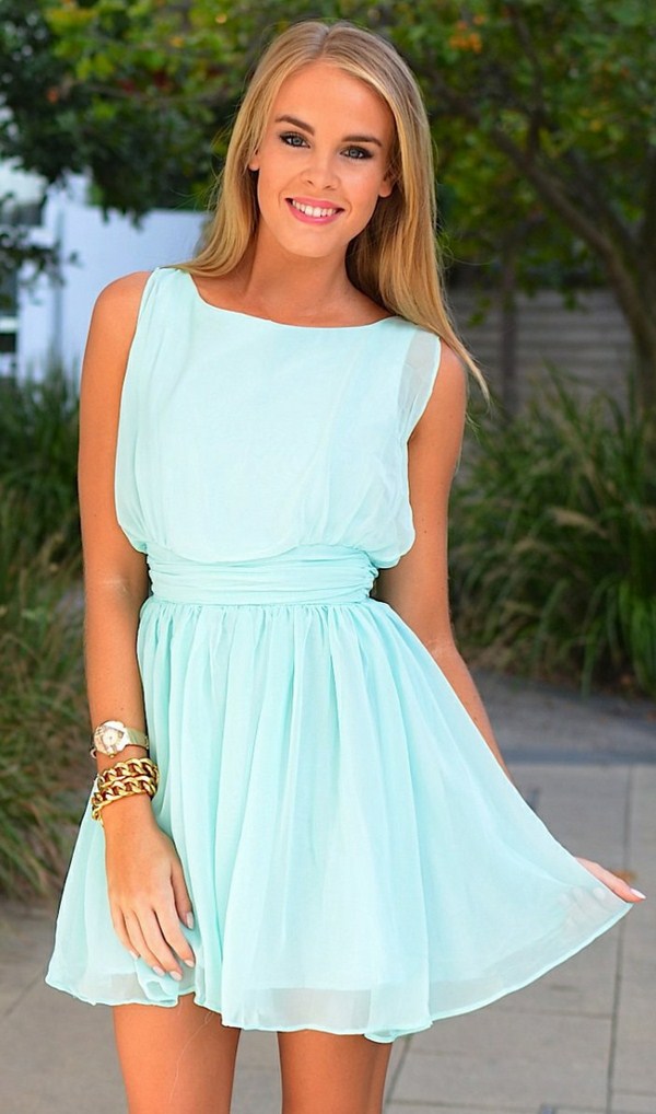 Belles robes décontractées 2025-2026: photos, actualités, styles