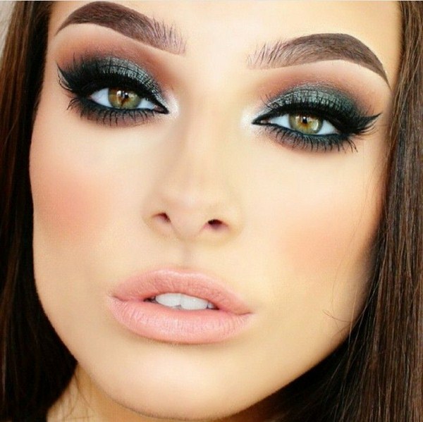 Quel maquillage faire à la remise des diplômes 2025-2026: photos, idées