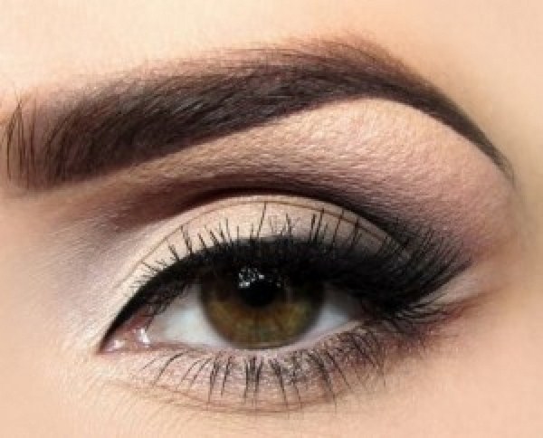 Quel maquillage faire à la remise des diplômes 2025-2026: photos, idées