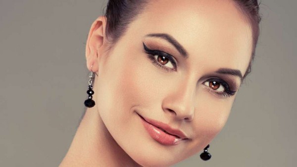 Quel maquillage faire à la remise des diplômes 2025-2026: photos, idées