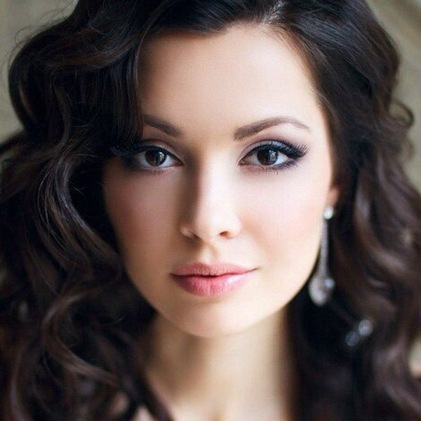 Quel maquillage faire à la remise des diplômes 2025-2026: photos, idées