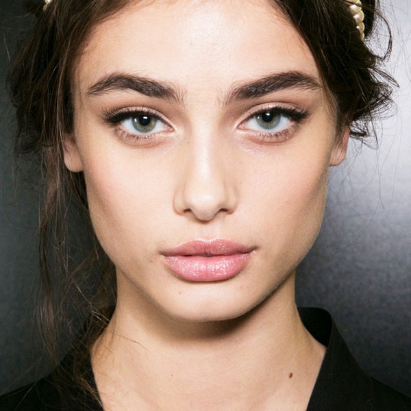 Quel maquillage faire à la remise des diplômes 2025-2026: photos, idées