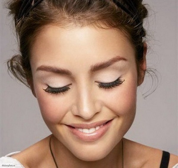 Quel maquillage faire à la remise des diplômes 2025-2026: photos, idées