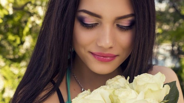 Quel maquillage faire à la remise des diplômes 2025-2026: photos, idées