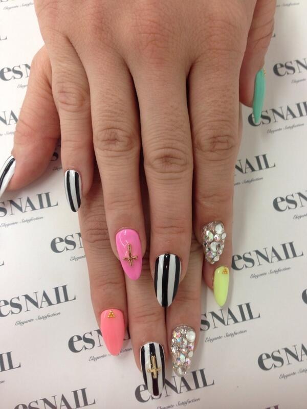 Manucure pour ongles pointus 2025-2026: photos, idées, nouveautés