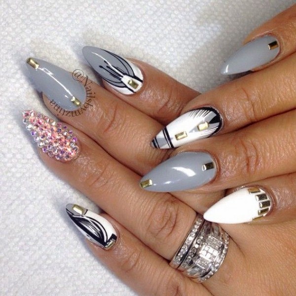 Manucure pour ongles pointus 2025-2026: photos, idées, nouveautés