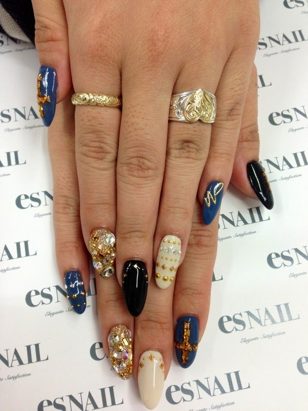 Manucure pour ongles pointus 2025-2026: photos, idées, nouveautés