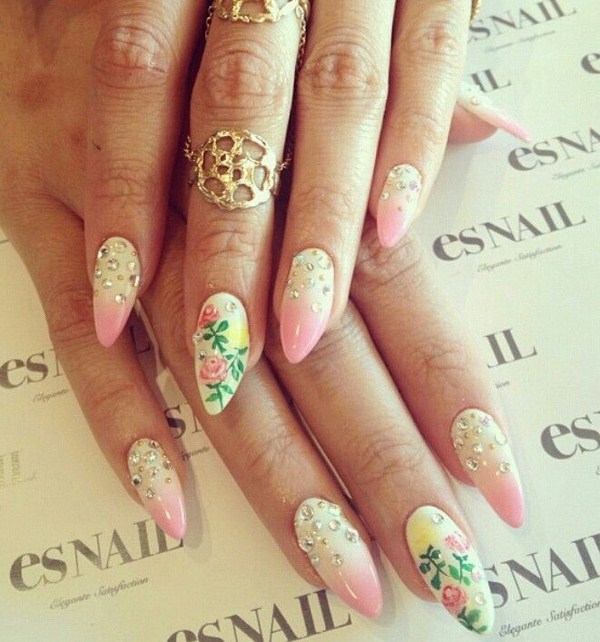 Manucure pour ongles pointus 2025-2026: photos, idées, nouveautés