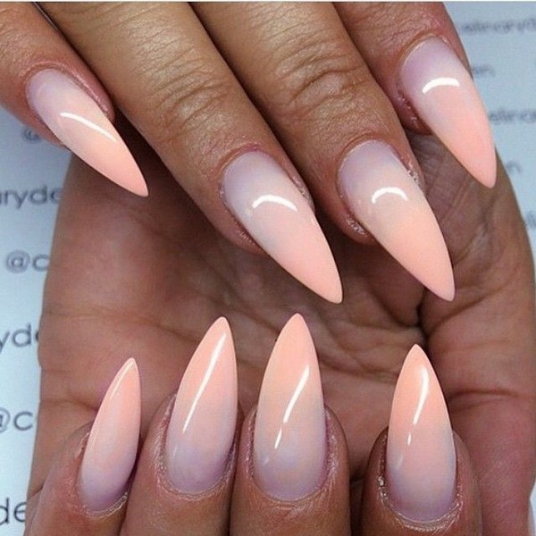 Manucure pour ongles pointus 2025-2026: photos, idées, nouveautés