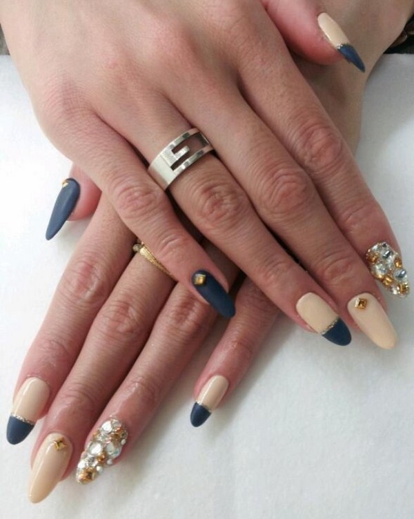 Manucure pour ongles pointus 2025-2026: photos, idées, nouveautés