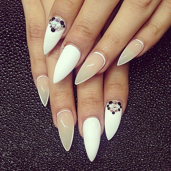 Manucure pour ongles pointus 2025-2026: photos, idées, nouveautés
