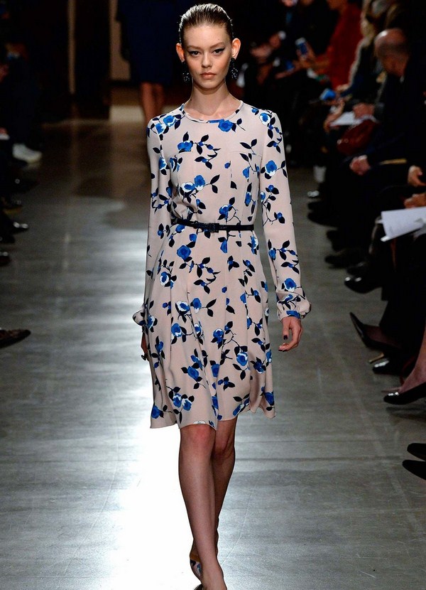 Belles robes décontractées 2025-2026: photos, actualités, styles