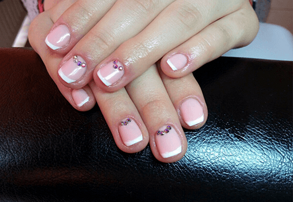 Belle manucure française 2025-2026: photos, actualités