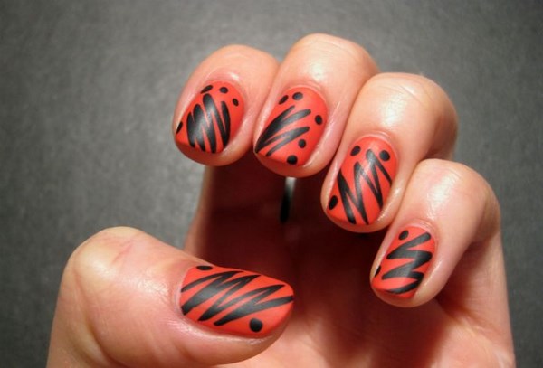 Belle manucure rouge 2025-2026 - photos, idées de manucure rouge