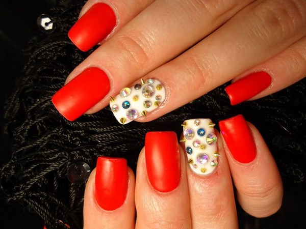 Belle manucure rouge 2025-2026 - photos, idées de manucure rouge