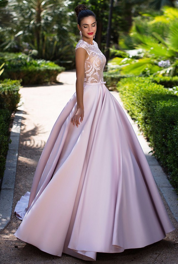 Les robes de graduation les plus en vogue 2025-2026: photos