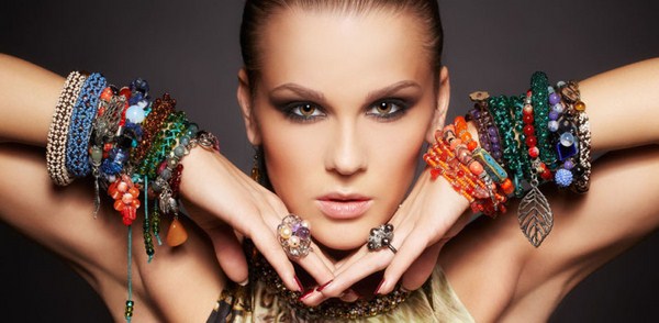 Les bijoux les plus à la mode pour les femmes 2025-2026 - photos, idées, tendances