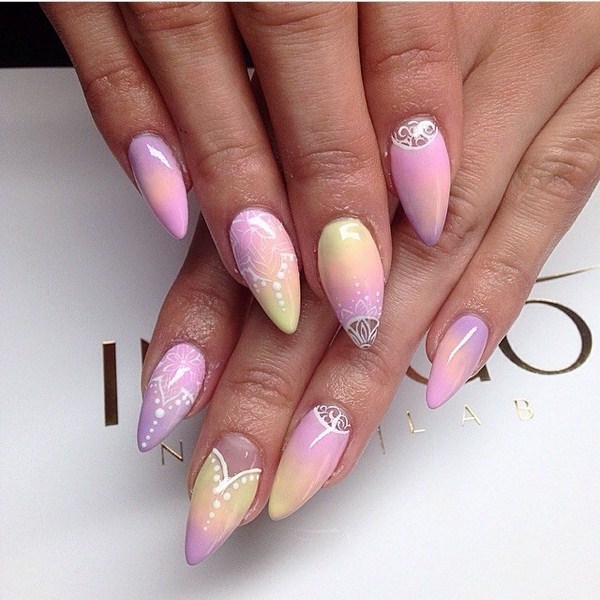 Manucure pour ongles pointus 2025-2026: photos, idées, nouveautés