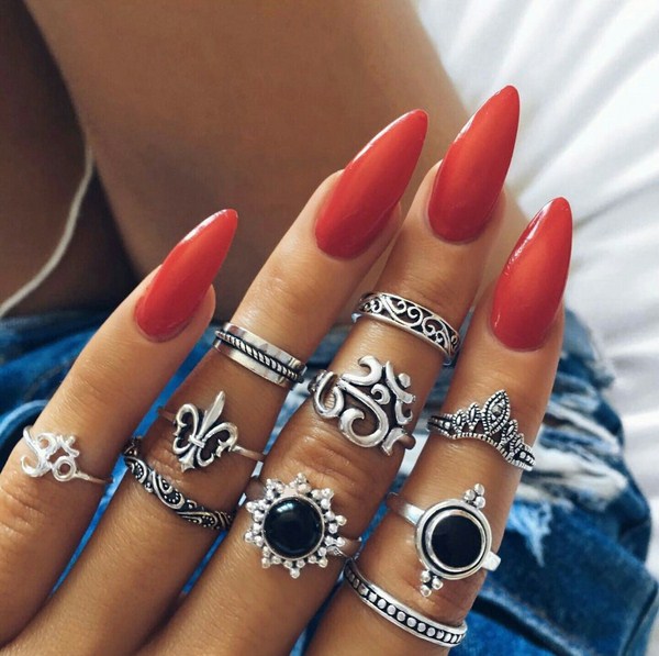 Manucure pour ongles pointus 2025-2026: photos, idées, nouveautés