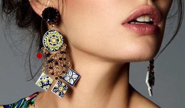 Les bijoux les plus à la mode pour les femmes 2025-2026 - photos, idées, tendances