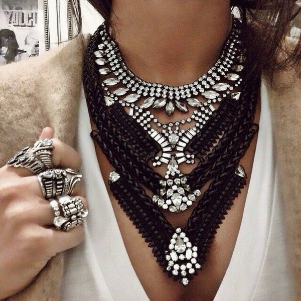 Les bijoux les plus à la mode pour les femmes 2025-2026 - photos, idées, tendances