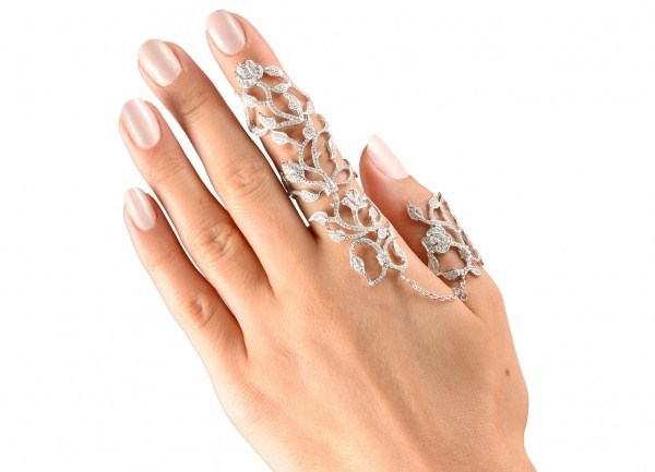 Les bijoux les plus à la mode pour les femmes 2025-2026 - photos, idées, tendances