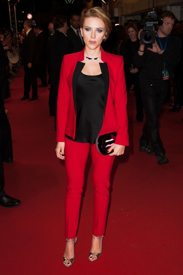 Pantalon à la mode pour femmes 2025-2026: photos, actualités, tendances