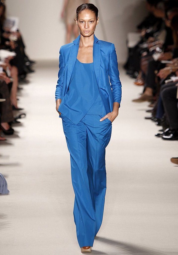 Pantalon à la mode pour femmes 2025-2026: photos, actualités, tendances