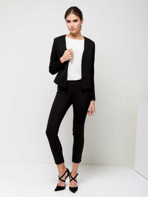 Pantalon à la mode pour femmes 2025-2026: photos, actualités, tendances