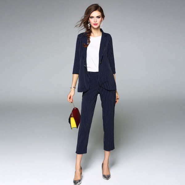 Pantalon à la mode pour femmes 2025-2026: photos, actualités, tendances