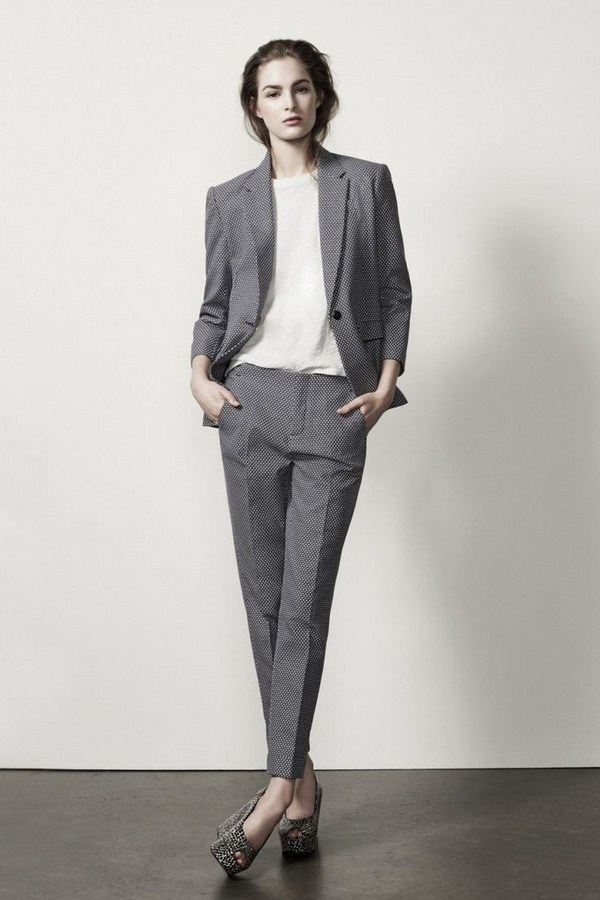 Pantalon à la mode pour femmes 2025-2026: photos, actualités, tendances