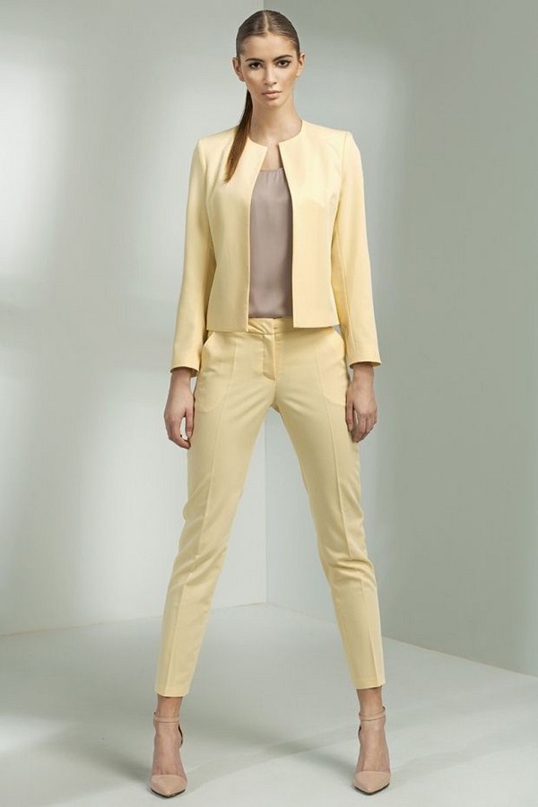 Pantalon à la mode pour femmes 2025-2026: photos, actualités, tendances