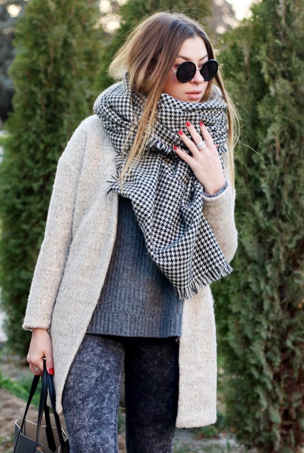 Comment porter un foulard: un look à la mode avec un foulard 2025-2026 - photo