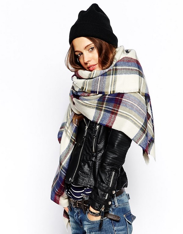 Comment porter un foulard: un look à la mode avec un foulard 2025-2026 - photo