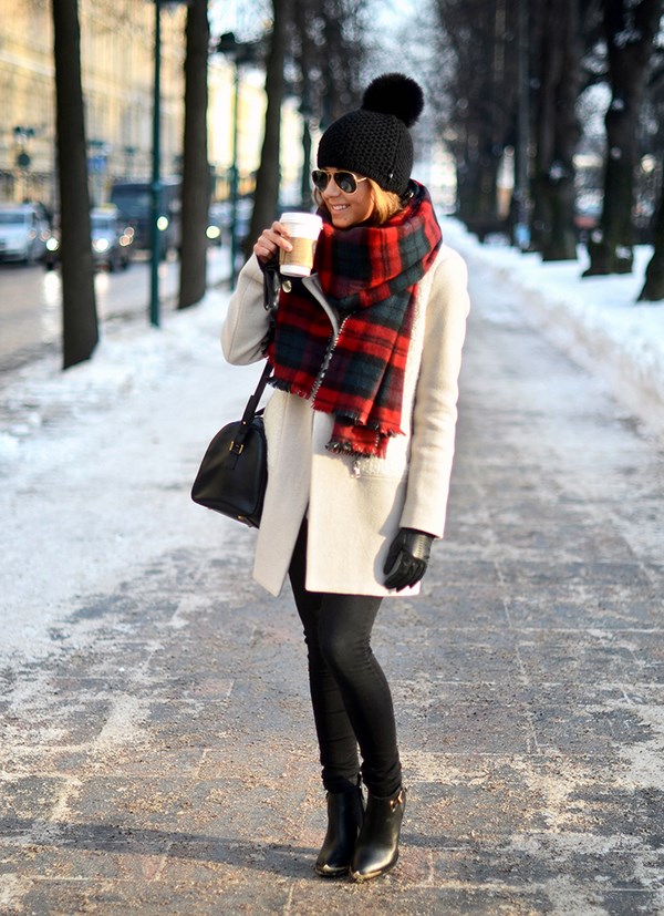 Comment porter un foulard: un look à la mode avec un foulard 2025-2026 - photo