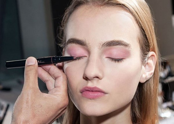 Le maquillage le plus à la mode pour la saison automne-hiver 2025-2026: photos, tendances, meilleures images