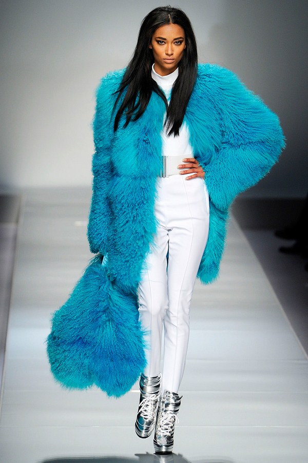 Quels manteaux de fourrure sont à la mode cette saison: les manteaux de fourrure les plus luxueux de 2025-2026?