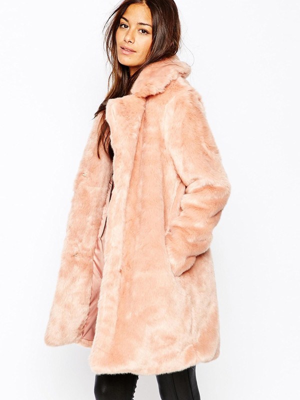 Quels manteaux de fourrure sont à la mode cette saison: les manteaux de fourrure les plus luxueux de 2025-2026?