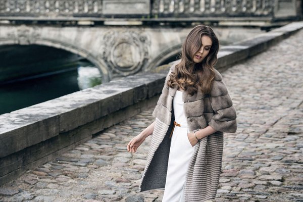 Quels manteaux de fourrure sont à la mode cette saison: les manteaux de fourrure les plus luxueux de 2025-2026?